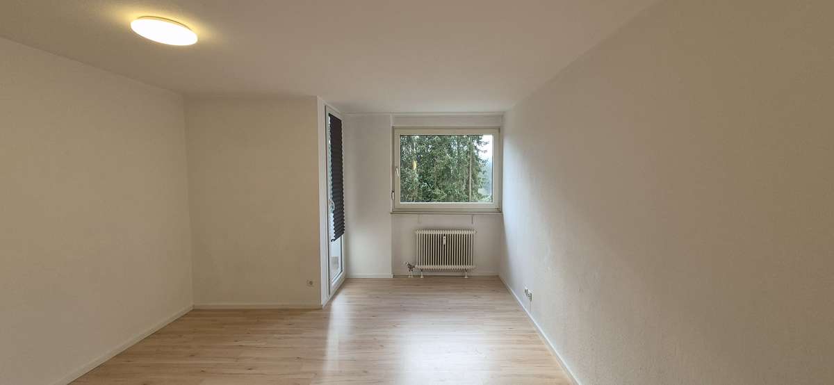 Apartment mit kleiner Einbauküche und Balkon - Foto 2